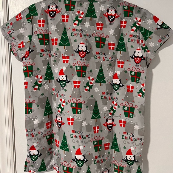 Like new scrub top - Picture 2 of 3